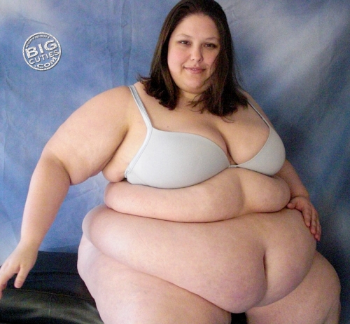 Голая толстая женщина вообще без комплексов 