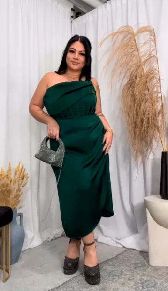 plus-size-wedding-guest-outfit-green-silk-347x600.png